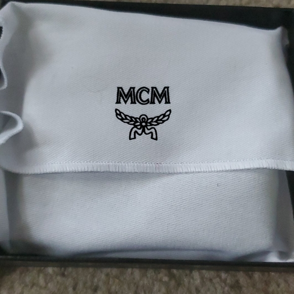 Mcm leather HOST PICK  diamond wallet dust cover warr…special lowered - Picture 3 of 14